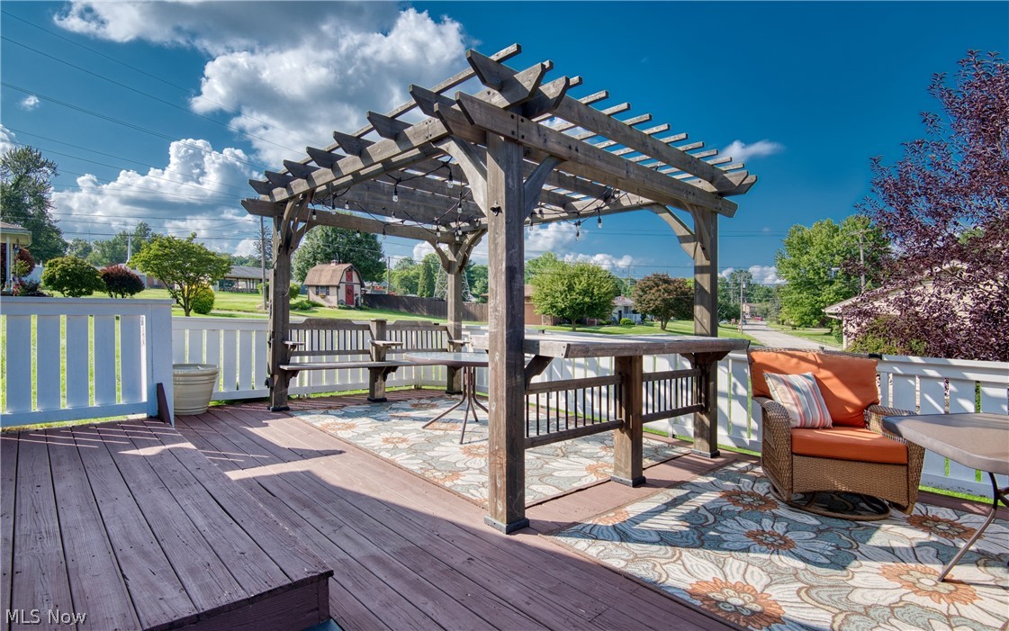 Hamilton Lake Manor 4 - Residential