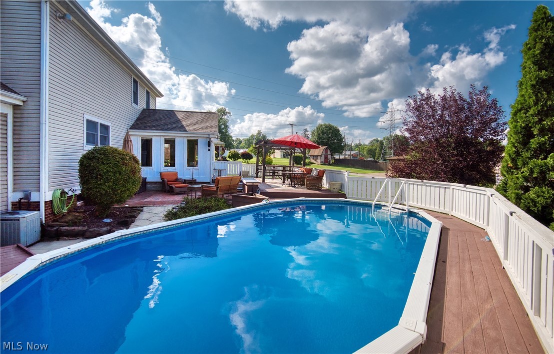 Hamilton Lake Manor 4 - Residential