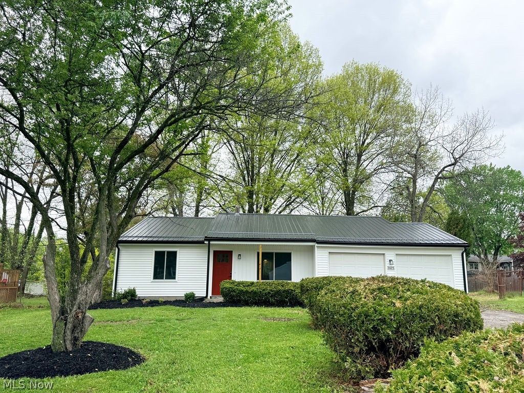 Photo of 2625 Elm Drive, Girard, OH 44420 (MLS # 5206371)