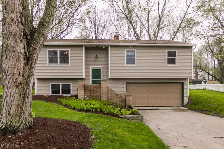 Welcome home to this move in ready Bi-level on culd e sac  in great location of Brunswick! Roof, siding, furnace,  central air and hot water tank all done in 2014 as well as sliding door to deck! Very open kitchen with plenty of room for all of your gatherings. Private back yard! Lower level completely redone in 2014. Half bath in lower level! Dont miss this opportunity!