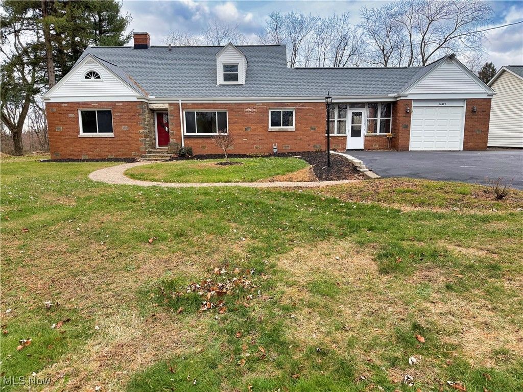 Photo of 16899 Ridgeview Drive, East Liverpool, OH 43920 (MLS # 5175319)