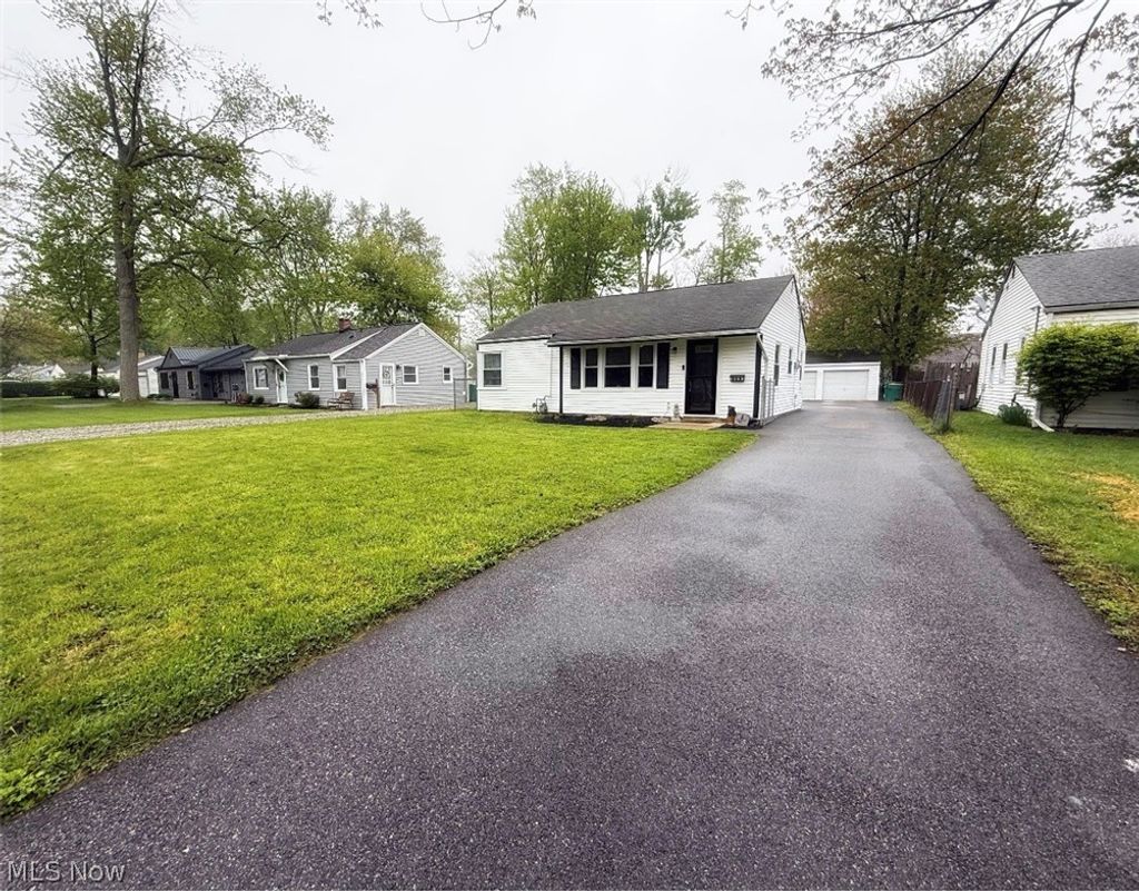 Photo of 4887 Marigold Road, Mentor, OH 44060 (MLS # 5204423)