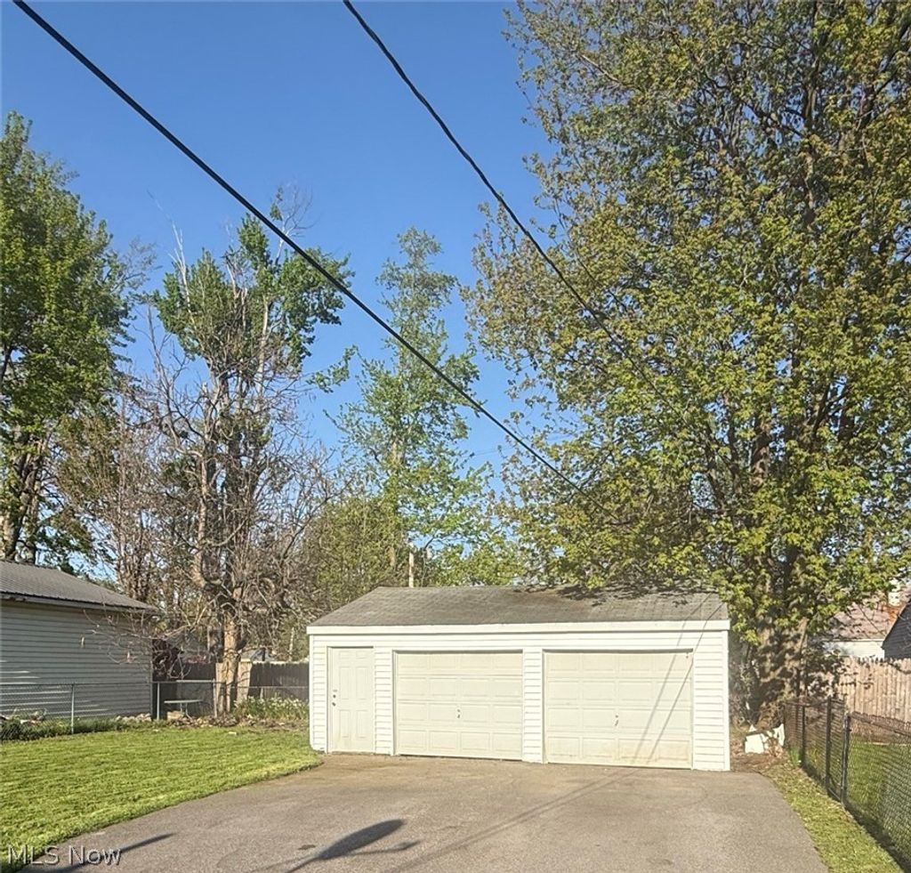 Photo of 4887 Marigold Road, Mentor, OH 44060 (MLS # 5204423)