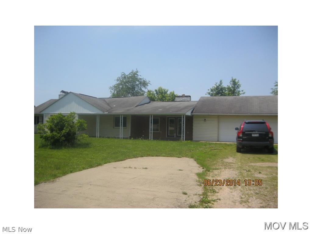 Remodeling has been started. Great fixer-upper. Spacious. Kitchen has been gutted. M630 LM Elem: Barlow-Vincent Elementary Scho Elem/Bus: Y JrHigh: Barlow Vincent JrHigh/Bus: Y High: Warren High School High/Bus: N Fire: VOL Police: SHF PossFreeGas: N ;SQFT=Fin L1:1296, Fin Above:1296, Fin Total:1296, Unfin Bsmt:1296, Unfin Above:1296;GAR= 2 Car Att;PRKG= Parking Pad
