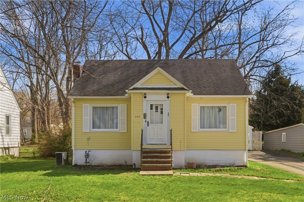 Photo of 240 E 45th Street, Lorain, OH 44052 (MLS # 5200092)