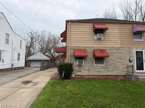 Townhouse For Sale - 1464 E 250th Street #E<br/> Cuyahoga County, Euclid, OH 44117