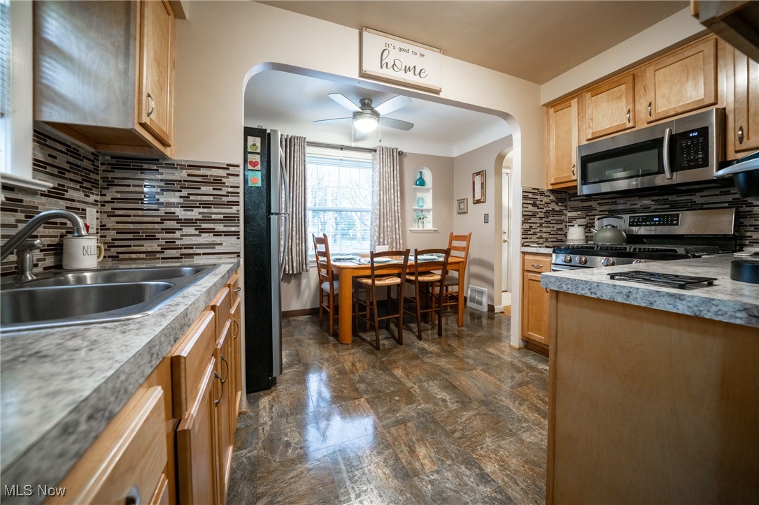 4076 E 155th Street, Cleveland, Ohio image 8