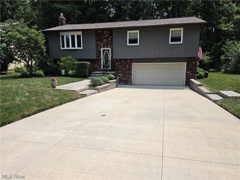 Homes For Sale - 7631 White Pine Court<br/> Mentor, OH 44060