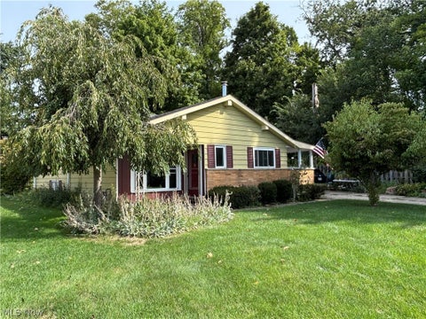 Homes For Sale - 19202 Davinwood Drive<br/> Cleveland, OH 44135
