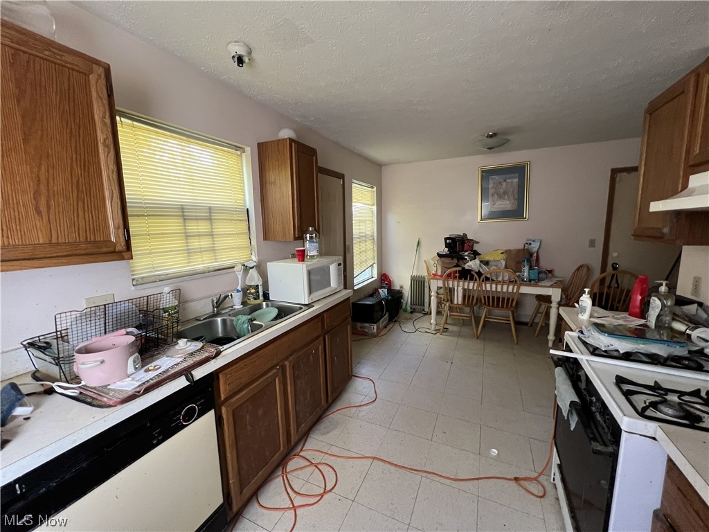 Jj Elwells Woodland Hills All - Residential