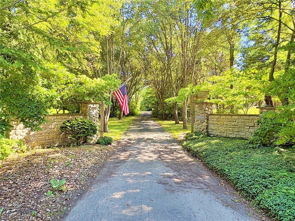 Photo of 15818 Darrow Road, Vermilion, OH 44089 (MLS # 5225895)