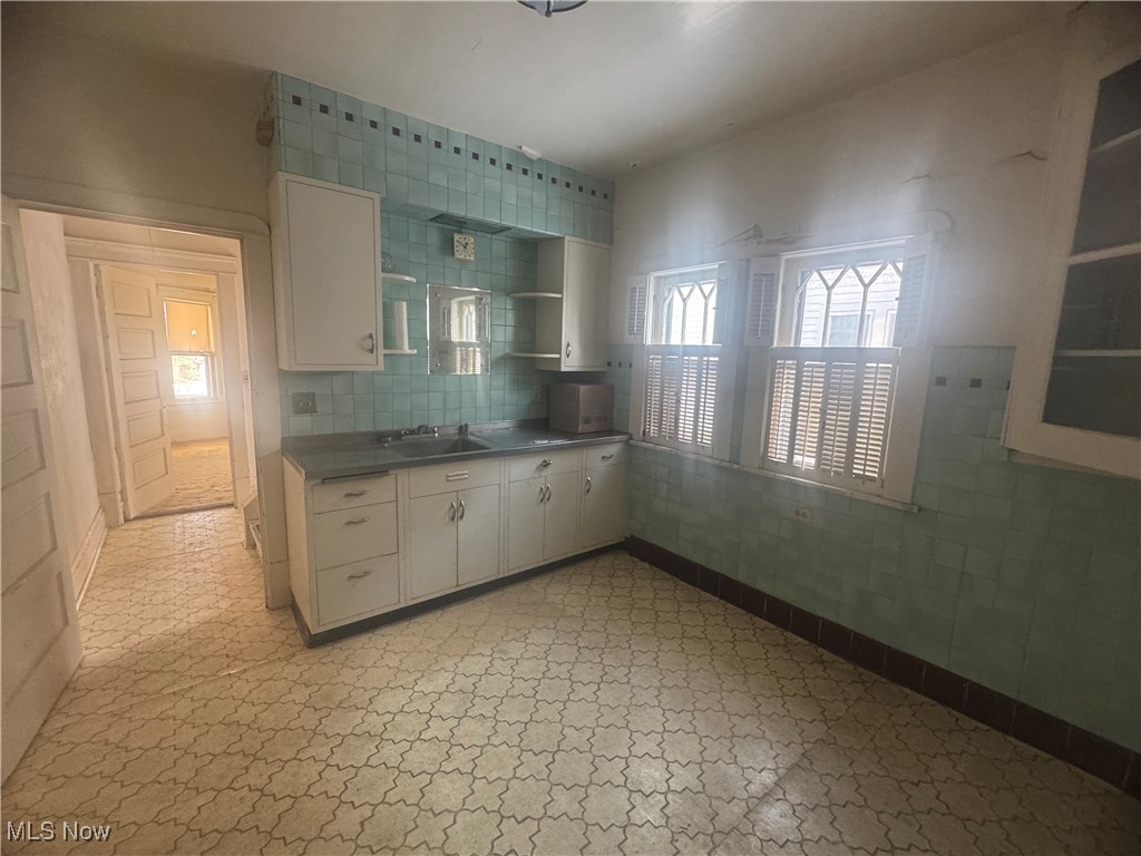 Cleveland, Ohio 44120, United States, 4 Bedrooms Bedrooms, ,4 BathroomsBathrooms,Residential,Pending,14767