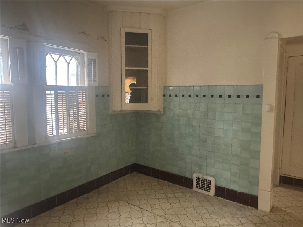 Cleveland, Ohio 44120, United States, 4 Bedrooms Bedrooms, ,4 BathroomsBathrooms,Residential,Pending,14767