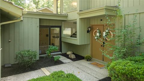 624-1 Russet Woods Court Aurora OH 44202