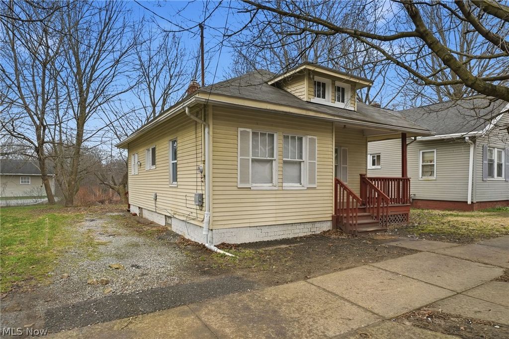 Photo of 262 Sobul Avenue, Akron, OH 44305 (MLS # 5195030)