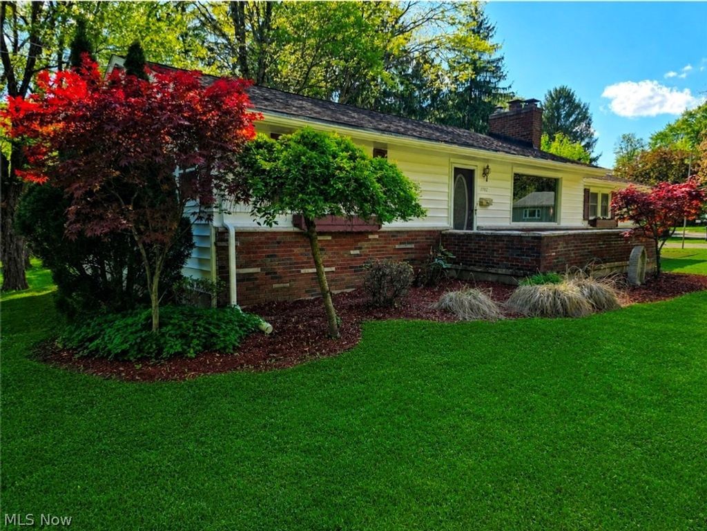 Photo of 1702 Bears Den Road, Youngstown, OH 44511 (MLS # 5204564)