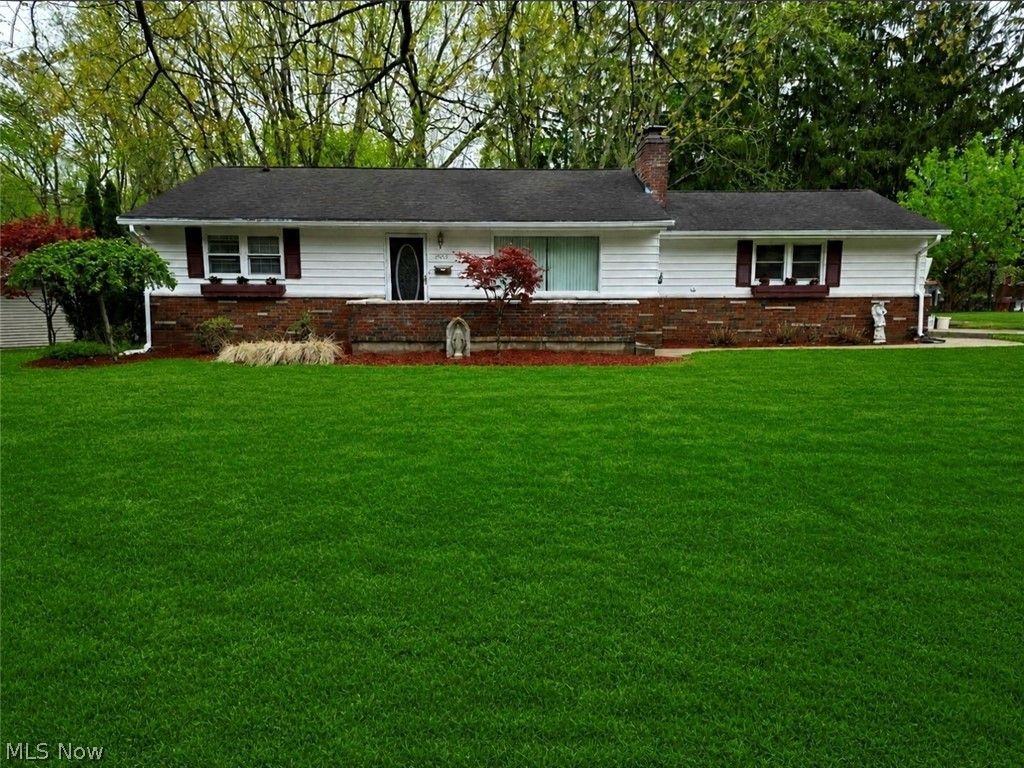 Photo of 1702 Bears Den Road, Youngstown, OH 44511 (MLS # 5204564)