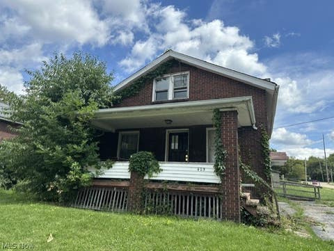 Homes For Sale - 405 Drake Avenue<br/> Youngstown, OH 44505