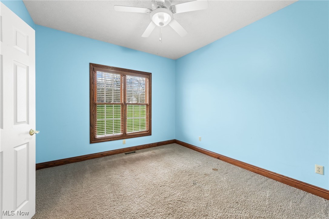 10085 Locust Grove Drive, Chardon, Ohio image 26