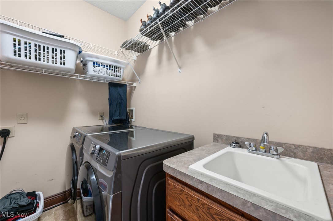 10085 Locust Grove Drive, Chardon, Ohio image 32