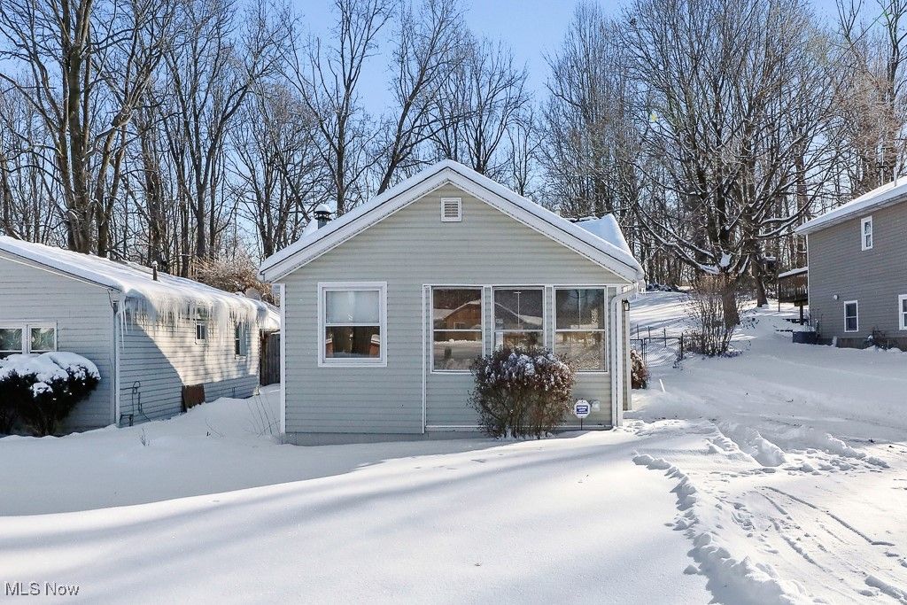 Photo of 961 Crestline Drive, Akron, OH 44312 (MLS # 5183692)