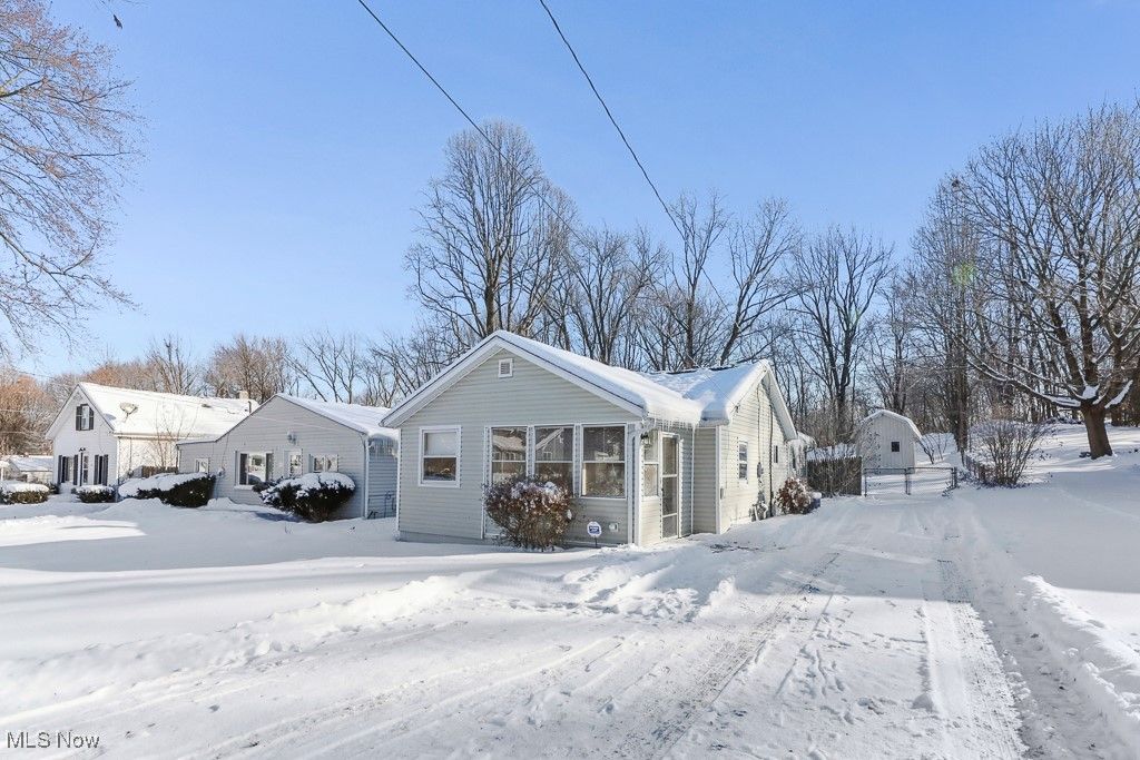 Photo of 961 Crestline Drive, Akron, OH 44312 (MLS # 5183692)