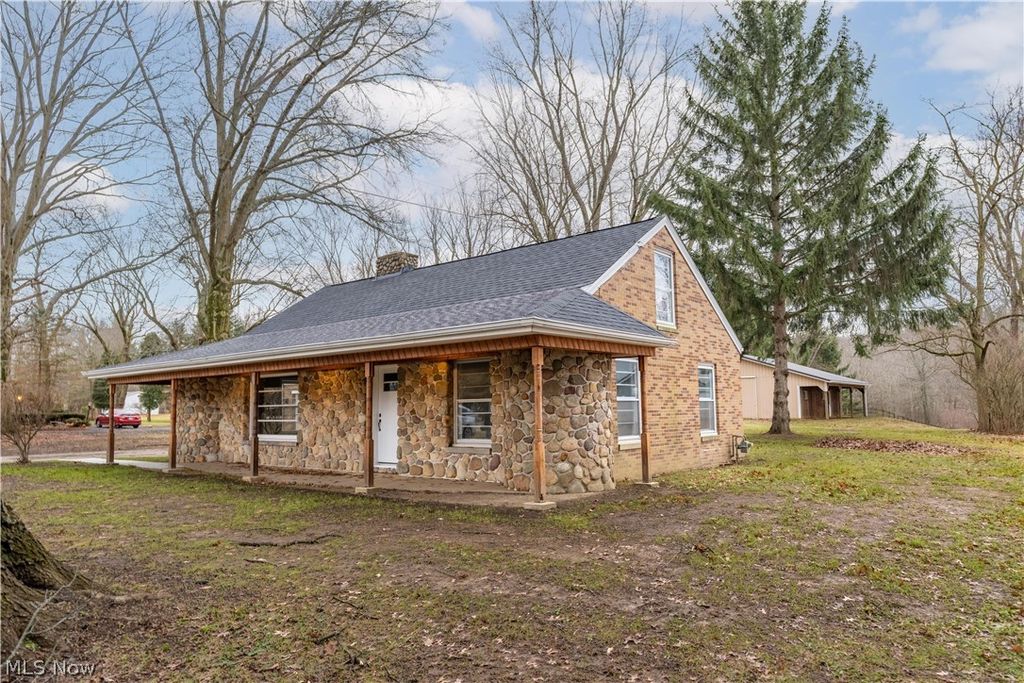 Photo of 3709 S Union Avenue, Alliance, OH 44601 (MLS # 5191948)