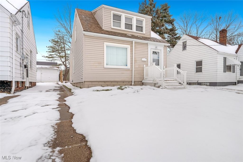 Photo of 18851 Raymond Street, Maple Heights, OH 44137 (MLS # 5178207)