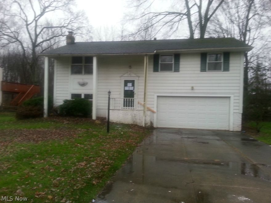 Great three BR, 2 bath Bi-level.  Family Rm W/Gas Start Wbfp.  Plenty Of Storage. Located In Lake Community.  Large Wood Patio Deck.  Property sold AS IS.