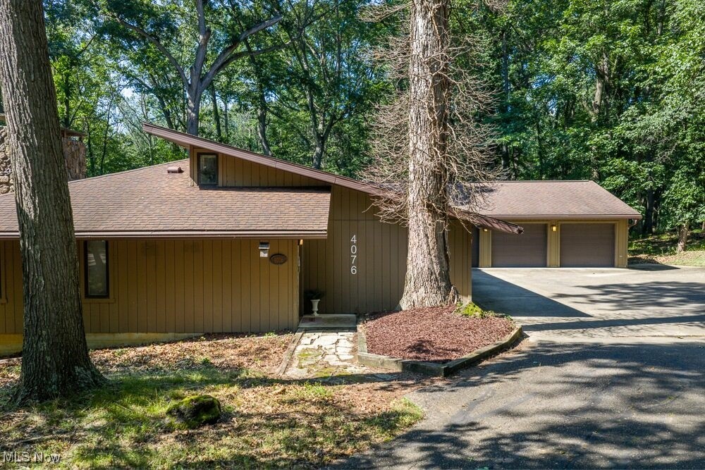 4076 Winkler Dr Extension NW