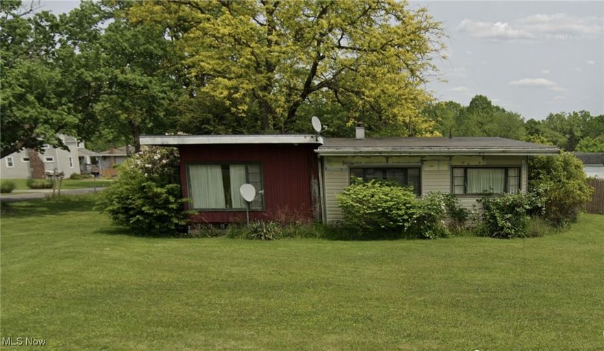 Great opportunity to own this spacious ranch in a prime neighborhood (Howland School District) in a close proximity to everything. Quiet street and large corner lot. The rooms are of good size and have a classic layout. The house has a 1-car garage with concrete driveway, covered porch, extra-large windows to provide a lot of natural light. Natural hardwood floors are in an excellent shape and can be easily refinished to restore their original beauty. Agents are welcome. The house needs painting and a clean-up but is priced accordingly. The house was professionally winterized.