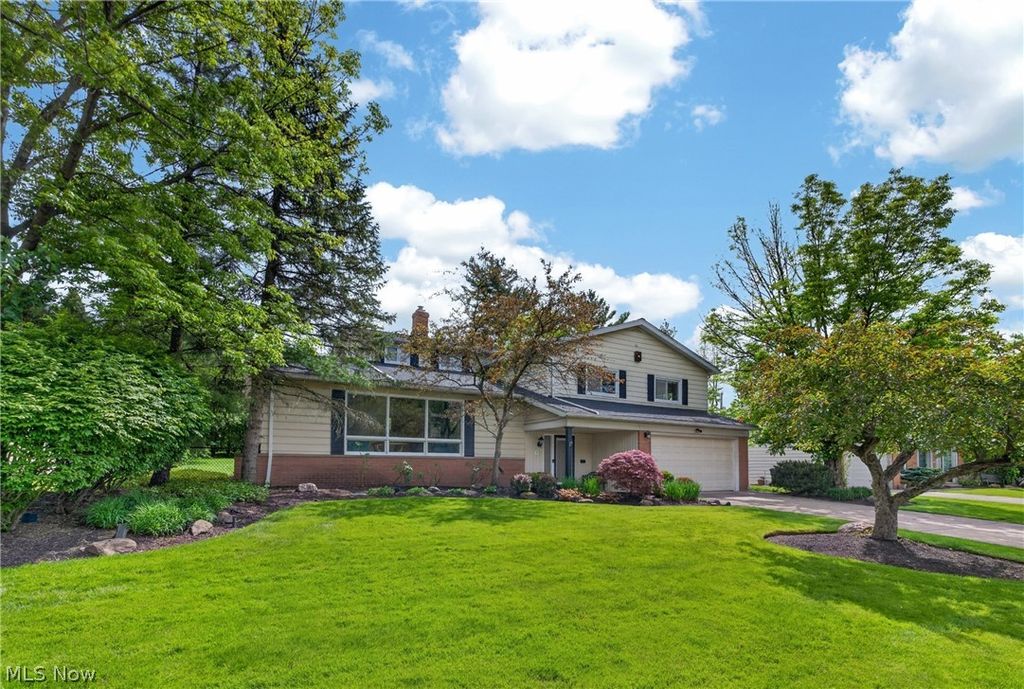 Photo of 23420 Wendover Drive, Beachwood, OH 44122 (MLS # 5210419)