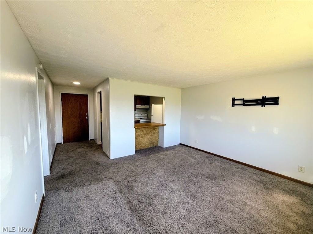 Photo of 2000 Woodlawn Avenue NW #11, Canton, OH 44708 (MLS # 5200331)