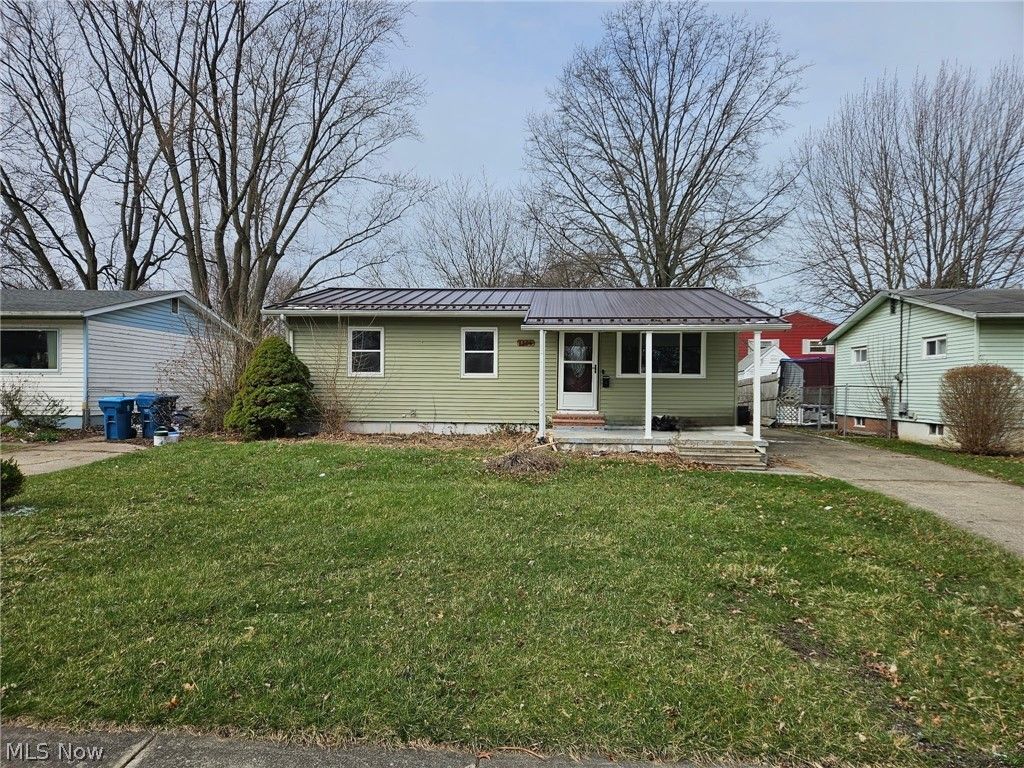 Photo of 1506 Nevada Avenue, Lorain, OH 44052 (MLS # 5194570)