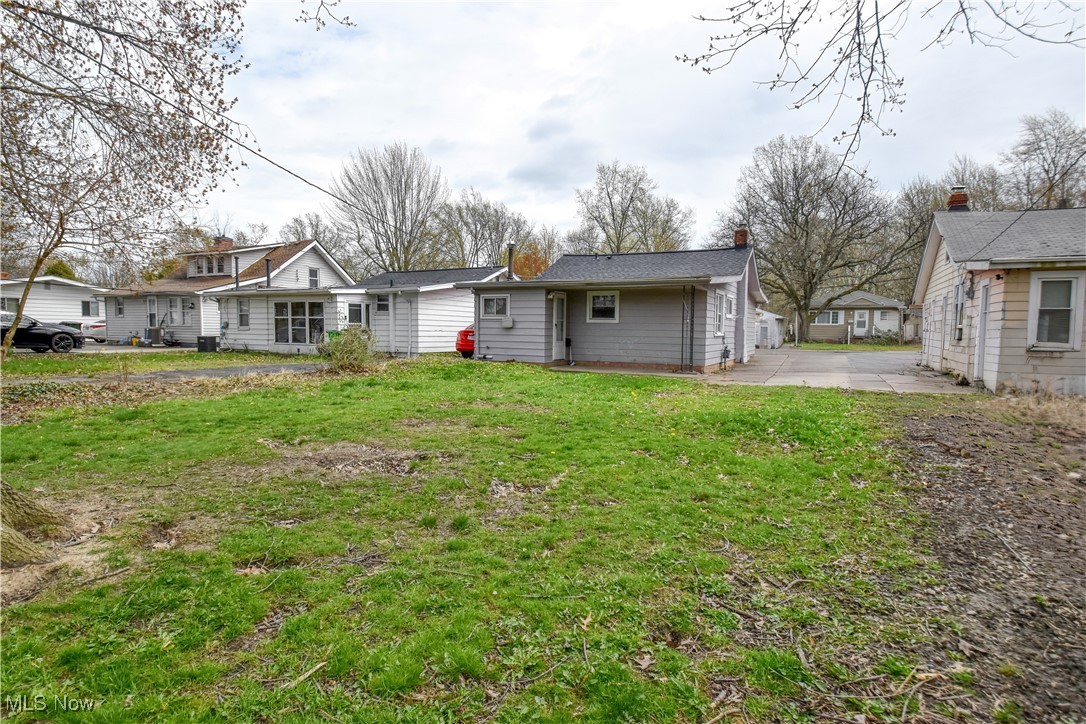 334 E 238th Street, Euclid, Ohio image 12