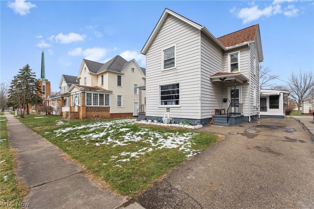 Photo of 125 E Indiana Avenue, Sebring, OH 44672 (MLS # 5194314)