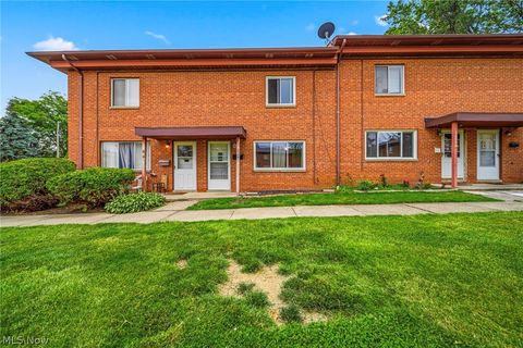 Condo For Sale - 1694 Ridgewick Drive<br/> Wickliffe, OH 44092