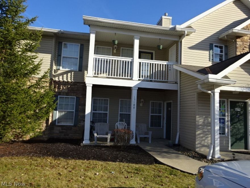 only 3 bedroom in Lenox Creek for sale currently!  Walk to Southpark Mall, First floor living in this oversized Ranch style condominium!  Large Living area with gas Fireplace!  Two Master bedrooms! Each have access to own bathrooms. Additional sink & vanity are in the eastern master bedroom, Laminate floors in the kitchen and bathrooms! Tons of conveniences and easy access to I-71 and the Turnpike!