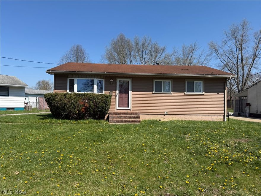 3-bedroom, 1-bath ranch featuring a functional single-level layout with hardwood floors in the living room, hallway, and all bedrooms. The home includes a partially finished basement offering additional living or storage space, along with a detached 2-car garage is
situated on a .22 acre lot and conveniently located in northwest Warren.
Property is being sold as-is. Buyer to assume any required repairs. Priced at $119,900.