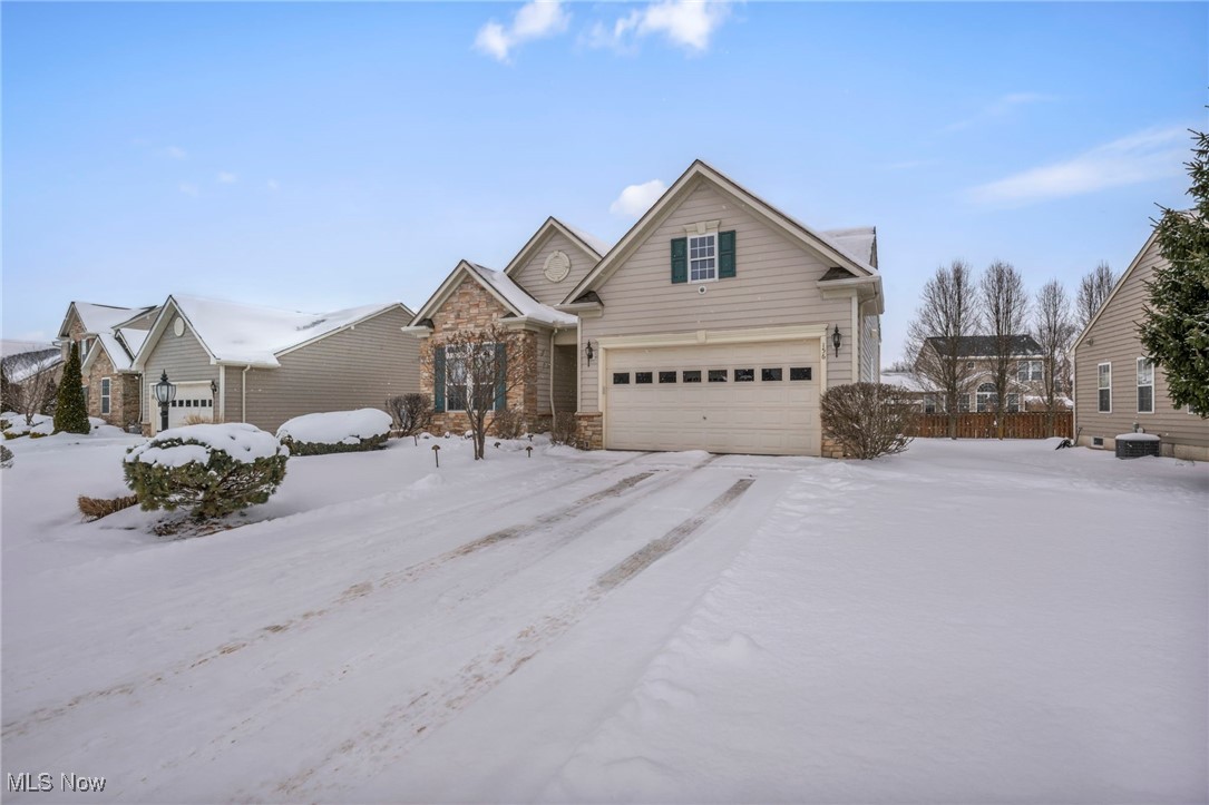 156 Weatherstone Drive, Berea, Ohio image 4