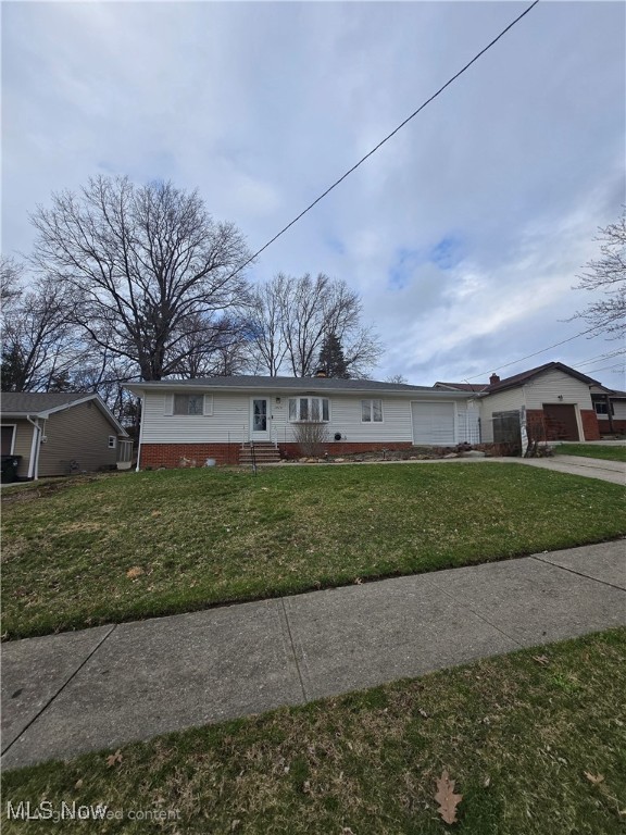 3420 Winthrop Drive, Parma, Ohio image 2