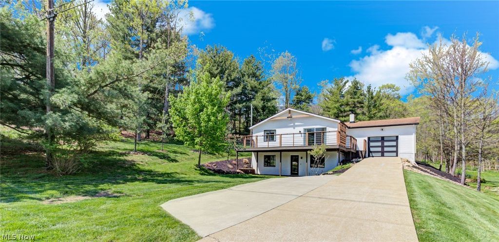 Photo of 573 W Mohawk Drive, Malvern, OH 44644 (MLS # 5204047)