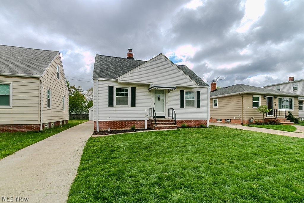 Photo of 1557 Woodhurst Avenue, Mayfield Heights, OH 44124 (MLS # 5206361)