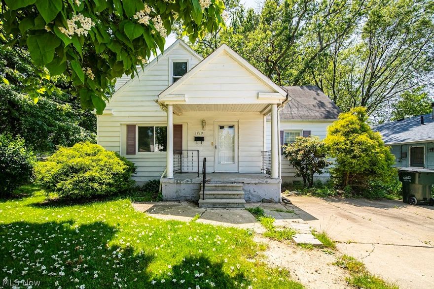 Single Family Home with 8 Additional Lots!  Single Family Lot # is 29-B-007-C-00-027-0.  Additional Lots are: 29-B-007-D-00-008-0, 29-B-007-D-00-007-0, 29-B-007-D-00-006-0, 29-B-007-D-00-005-0, 29-B-007-D-00-004-0, 29-B-007-D-00-003-0, 29-B-007-D-00-002-0 and 29-B-007-D-00-001-0.  The house is a  1600 square foot bungalow has 4 bedrooms and 2 full baths. All kitchen appliances will remain. Family and friends can be entertained in the Dining Room or the Family Room. The electrical has been updated!  Home to be sold as is. The street is being resurfaced and new sidewalks are being laid. Home is within near distance to new school campus and close to freeways, parks and shopping.  Lots are not buildable at this time because their is no street to access to the additional lots. Their is also an City owned easement that runs through both properties, the house and the lot.  Buyer can look at building one house on the additional lots. Seller is open to offers!