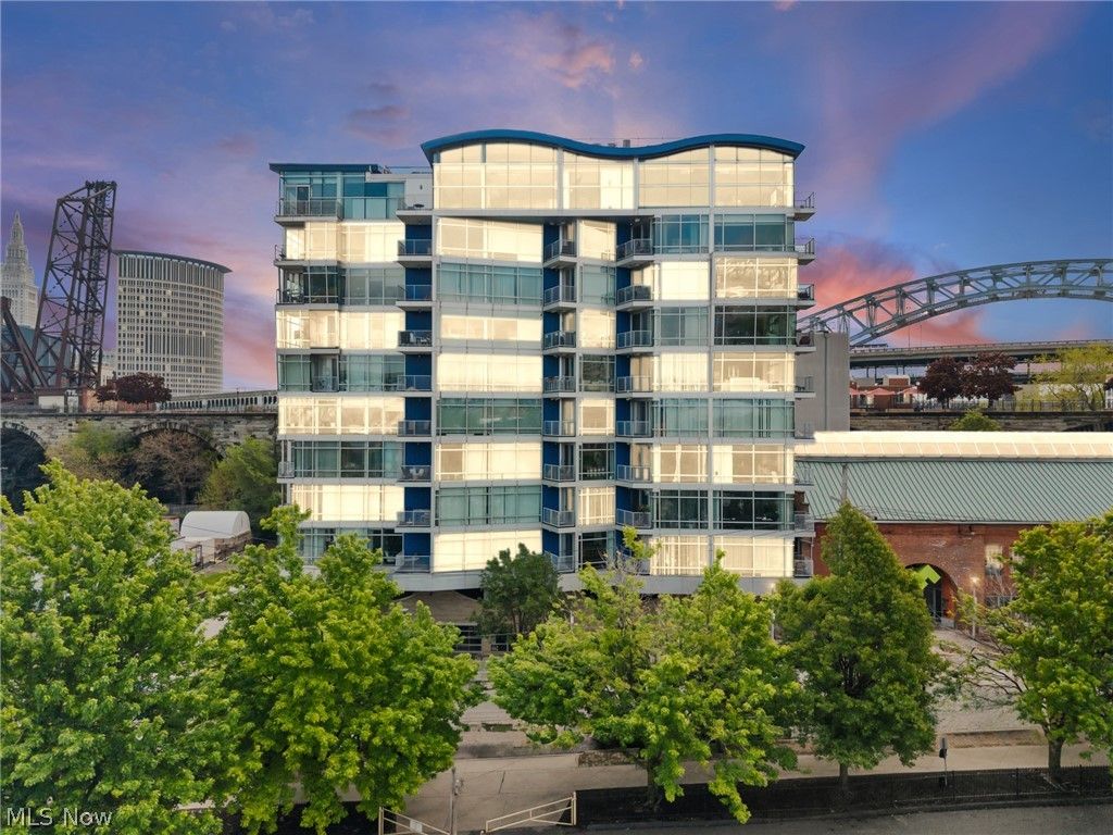 Photo of 1237 Washington Avenue #601, Cleveland, OH 44113 (MLS # 5210132)