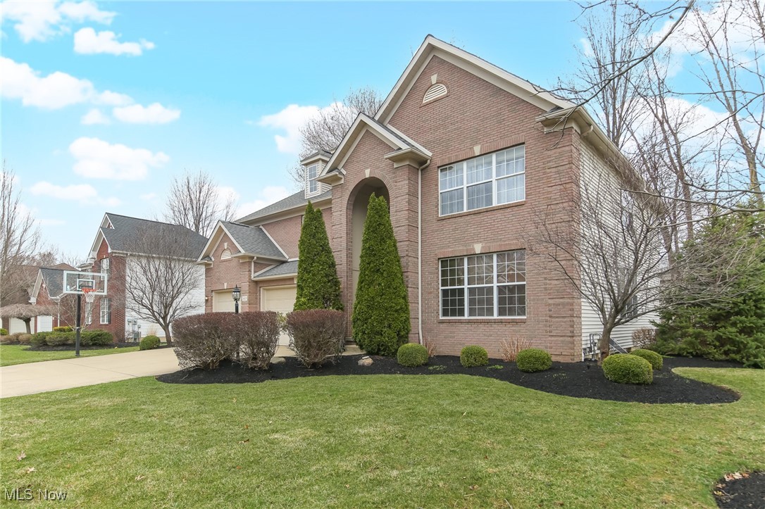 2409 Quail Hollow Holw, Avon, Ohio image 2