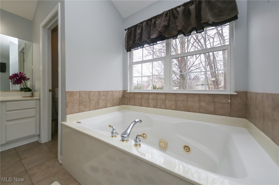 2409 Quail Hollow Holw, Avon, Ohio image 37