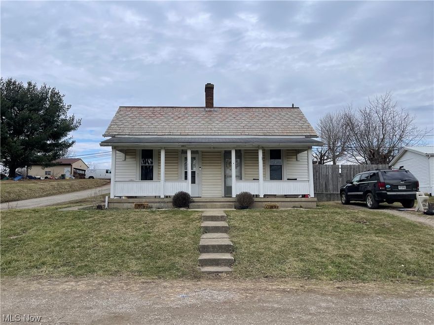 Location! Location! Location! No money down eligible! Move right into this beautiful, cozy ranch! This home features a large, spacious front porch, 3 bedrooms, 1 bath, freshly painted rooms throughout the main floor, and central air! It has a side porch, an exceptionally, large barn, shed, and a fenced in area on the side of the house. Close to shopping! Convenient access to the highway for those working near the Columbus areas as well! 
*Tenant currently lives here until June - would be willing to sign new lease with new owner