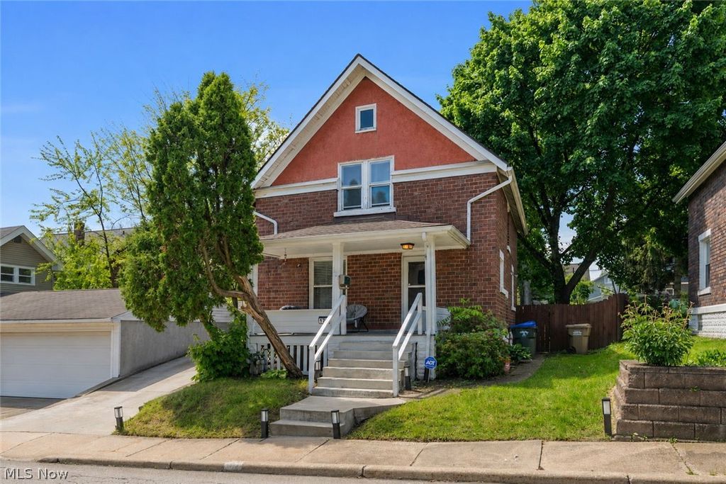 Photo of 120 Grant Avenue, Cuyahoga Falls, OH 44221 (MLS # 5210755)