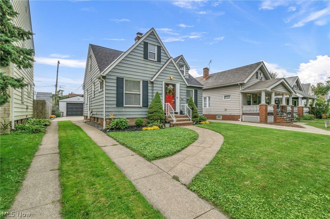 4044 W 157th Street